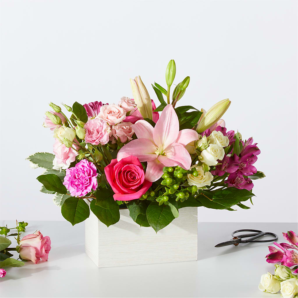 Sweetberry Box – A Florist Original – SOUTHERN TRADITIONS FLORAL & GIFTS, Swainsboro GA
