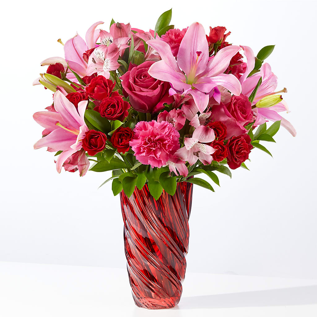 In Love Bouquet with Luxe Swirl Vase – SOUTHERN TRADITIONS FLORAL & GIFTS, Swainsboro GA