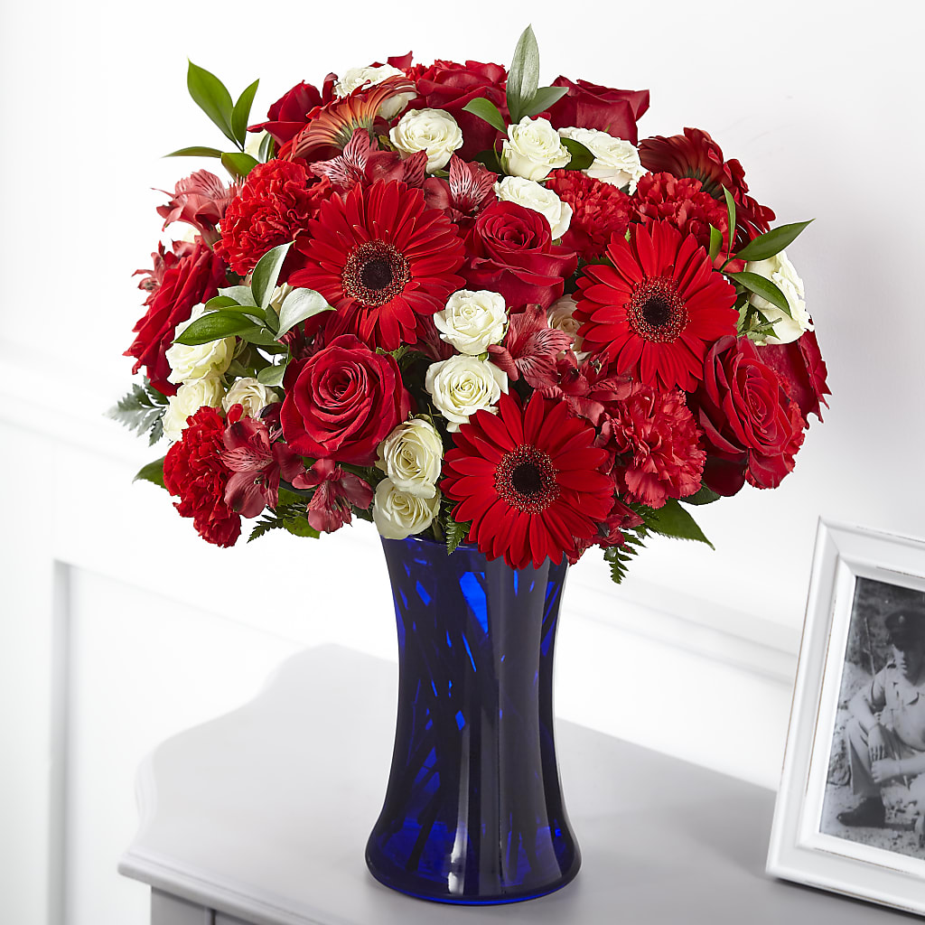 Hearts Embrace Bouquet – SOUTHERN TRADITIONS FLORAL & GIFTS, Swainsboro GA