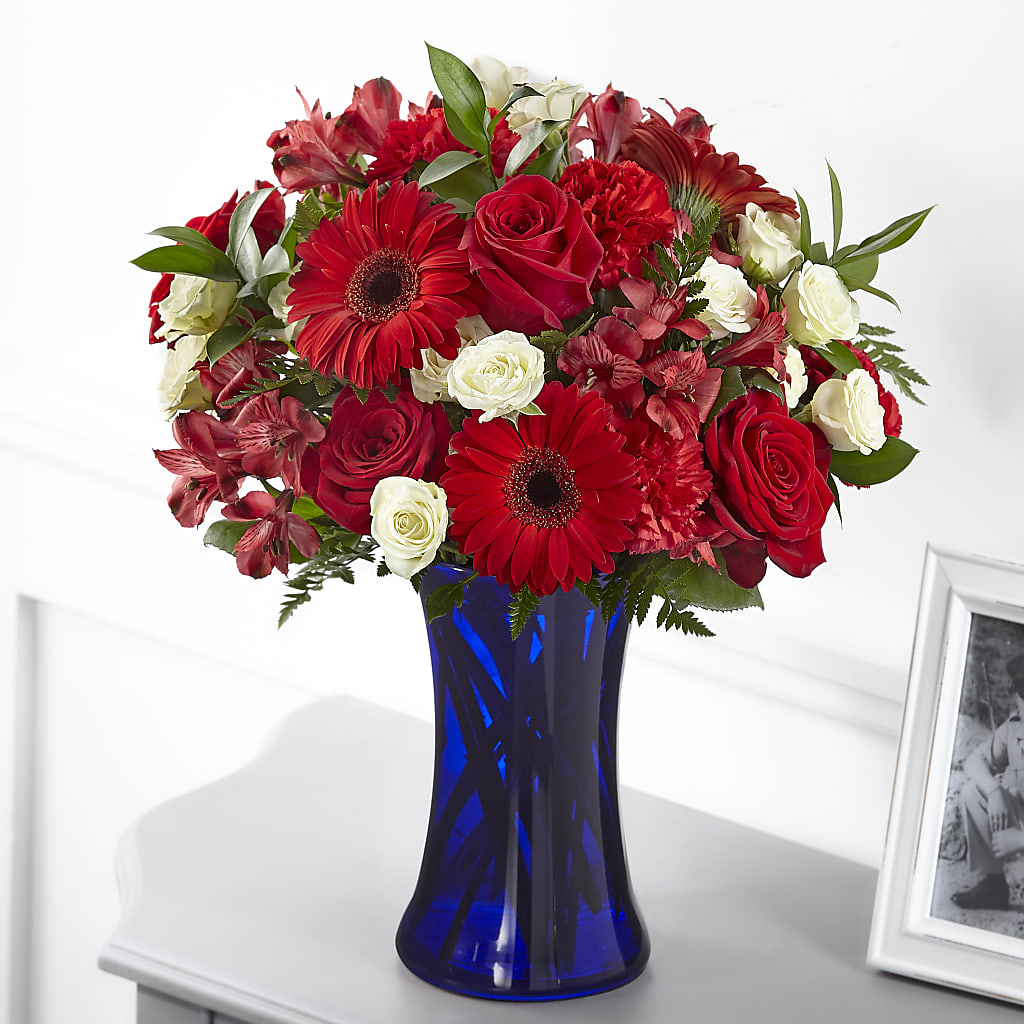 Hearts Embrace Bouquet – SOUTHERN TRADITIONS FLORAL & GIFTS, Swainsboro GA
