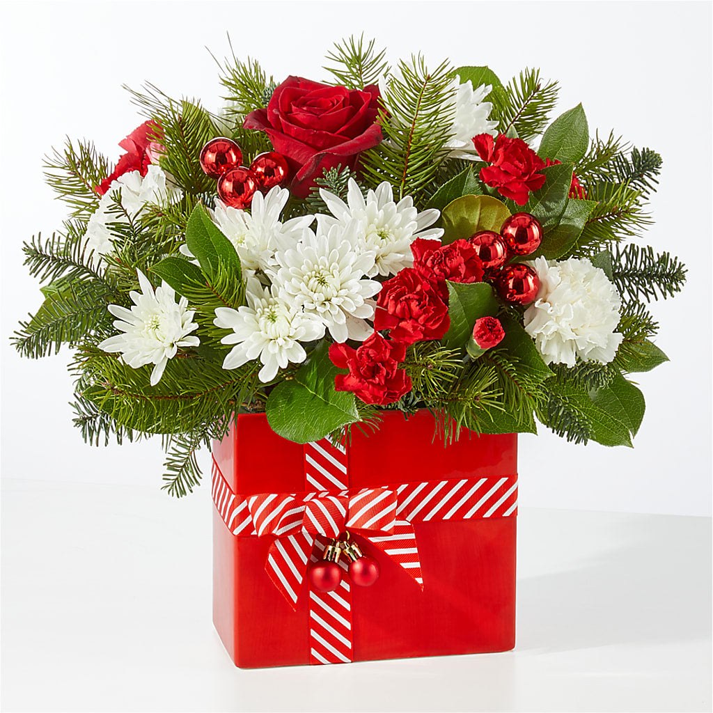 Presents Under the Tree Bouquet – SOUTHERN TRADITIONS FLORAL & GIFTS, Swainsboro GA
