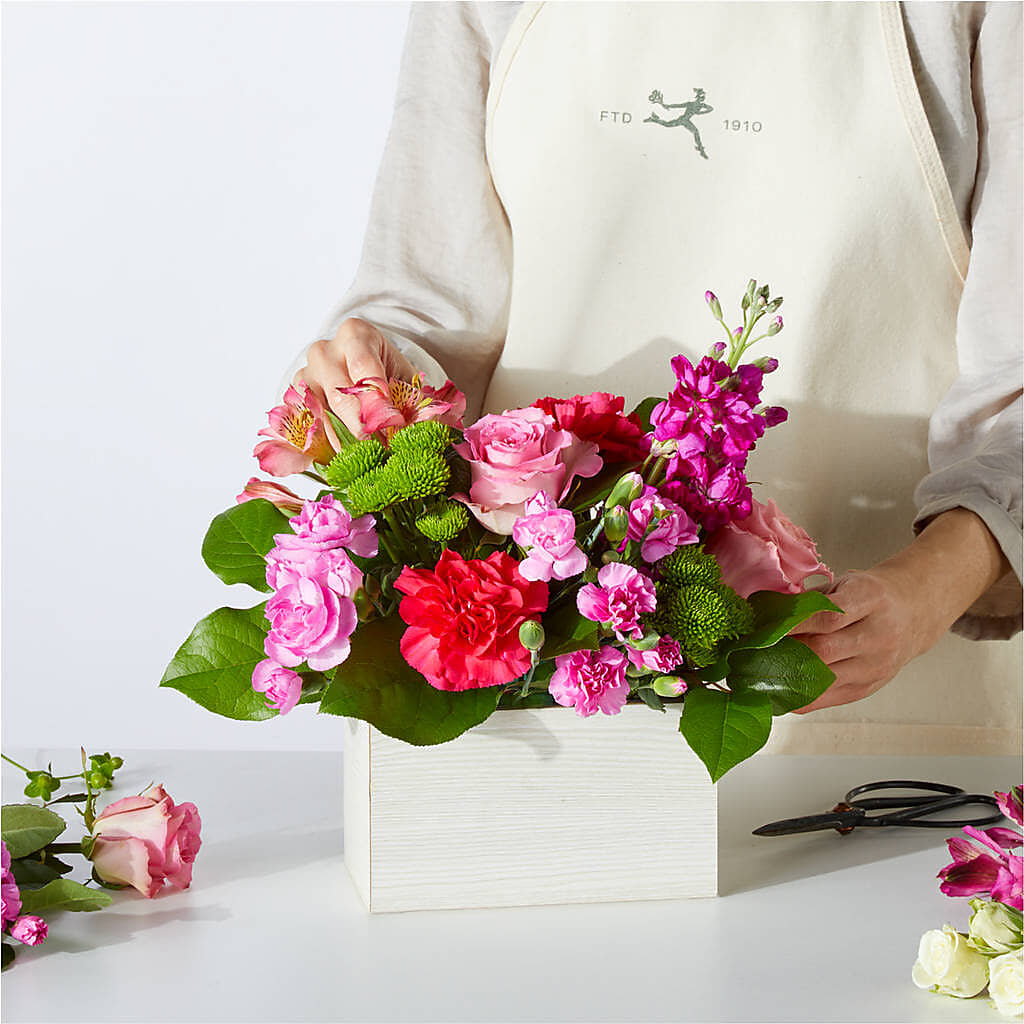 Sweetberry Box – A Florist Original – SOUTHERN TRADITIONS FLORAL & GIFTS, Swainsboro GA