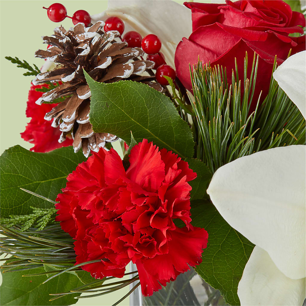 Glistening Icicles Bouquet – SOUTHERN TRADITIONS FLORAL & GIFTS, Swainsboro GA